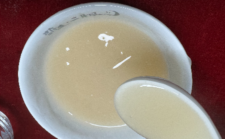 多少媽媽栽在輔導(dǎo)作業(yè)上！姥姥端來(lái)的一杯溫?zé)嵊袡C(jī)葛根粉，竟成了情緒 “滅火器”